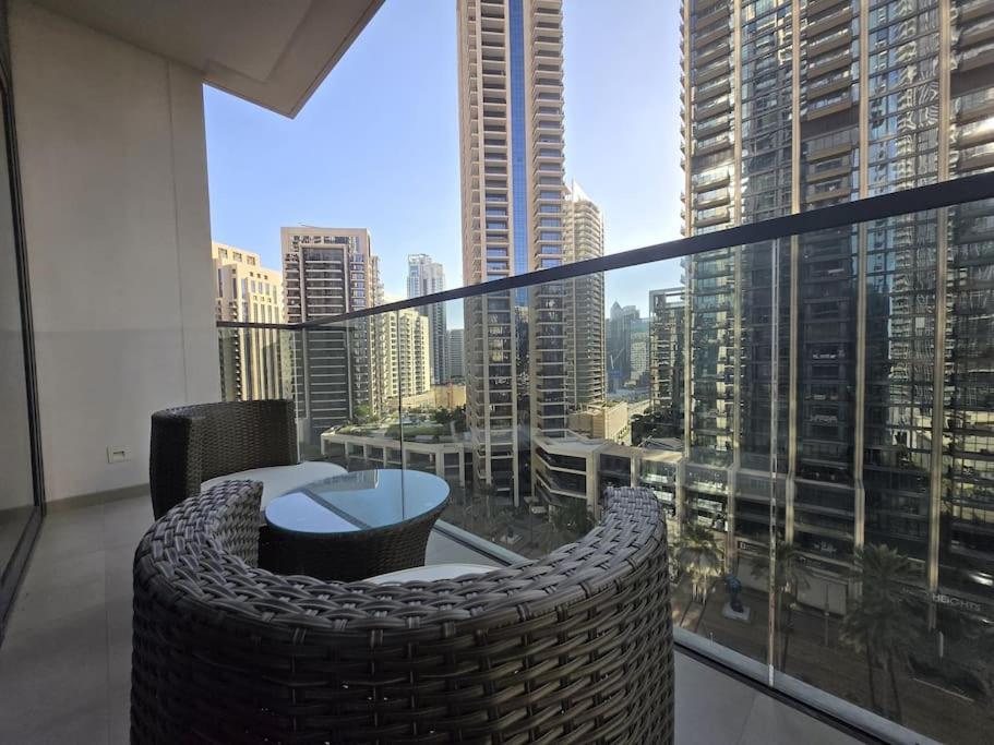 Apartamento Luxury 1Br Burj Khalifa View Walk To Dubai Mal Exterior foto