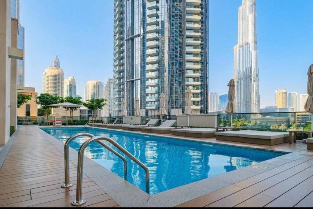 Apartamento Luxury 1Br Burj Khalifa View Walk To Dubai Mal Exterior foto